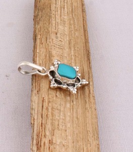 Pendentif en turquoise naturelle, bijoux en argent sterling 925, collier en pierre précieuse bleue pour femmes, pendentifs en argent faits à la main, vente en gros - Product Image 2