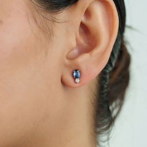 Boucles d'oreilles minimalistes classiques et tendance en or blanc 14 carats véritable avec saphir bleu et diamant, pour usage quotidien, bijoux simples, fabricant - Product Image 4