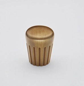 Elegante tirador de latón en forma de T para gabinetes, diseño minimalista, perilla duradera para muebles, para cajones y armarios. - Product Image 5