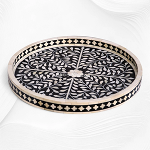 Plateau carré en os incrusté noir et blanc, orné d'un motif géométrique de feuilles répétées, fabriqué à la main, disponible à prix de gros. - Product Image 5