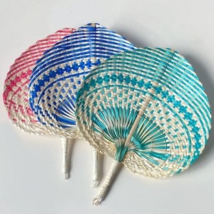 Elegante juego de abanicos de mano de bambú, precio más barato, abanicos de mano de madera de hoja de palma de colores para regalos de eventos de boda - Product Image 1