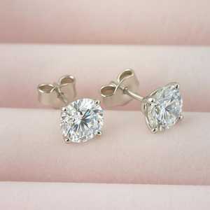 Pendientes de Plata de Ley 925 con Moissanita de 1 Quilate, Corte Redondo, Tipo Sello, para Aniversarios, Cumpleaños, Fiestas, Regalo para Enamorados - Product Image 4