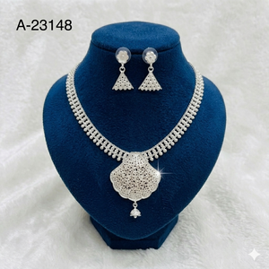 MOLL JEWELLERS Ensemble collier et boucles d'oreilles en forme de fleur de corail plaqué argent pour femme, bijoux de mariage classiques en alliage A-23147 - Product Image 2