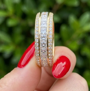 Anillo de Boda de Alta Calidad con Tres Hileras de Diamantes Cultivados en Laboratorio, Corte Princesa de 7MM de Ancho, Claridad VVS2, Engastados en Puntas, Chapado en Oro, Certificado IGI - Product Image 4