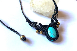 Collar de Macramé Hecho a Mano con Colgante de Turquesa, Piedra Natural, Cordón Negro Ajustable, Joyería Curativa - Product Image 2