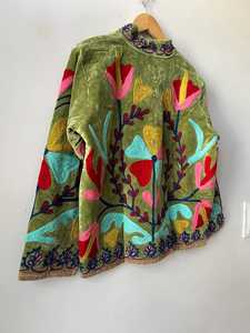 Chaqueta Corta de Terciopelo para Mujer, Estilo Boho y de Lujo, Bordada a Mano con Diseño Suzani, Regalo Perfecto, Abrigo Festivo de Invierno - Product Image 3