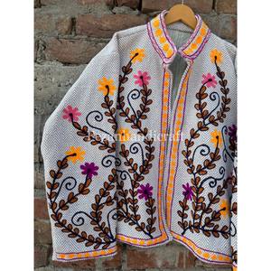 Veste en coton brodé Suzani d'Ouzbékistan, 100% coton, faite à la main, courte, unisexe, avec deux poches latérales - Product Image 2