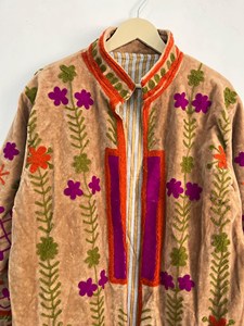 Chaqueta Larga de Terciopelo Negro Bordada a Mano para Mujer, Cuello Alto, Estilo Boho, Patrón Floral, Manga Larga, Ropa de Invierno - Product Image 4