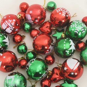 Juego de 40 Adornos Navideños de Plástico Rojos y Verdes para Decoración de Árboles y Bolas - Product Image 6