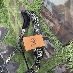 Licol en cuir véritable imprimé crocodile rembourré avec strass en cristal noir et blanc pour spectacle, vente en gros ADIBA OVERSEAS - Product Image 2