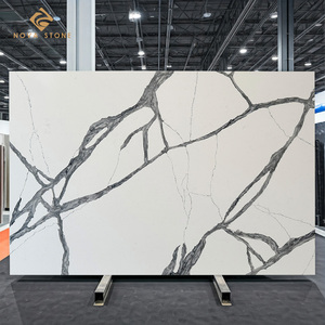 Losa de cuarzo dinámica Jumbo NV892 de gama alta, venas audaces de Calacatta sutiles, Isla de formato ininterrumpido, losa de piedra de cuarzo Artificial - Product Image 1