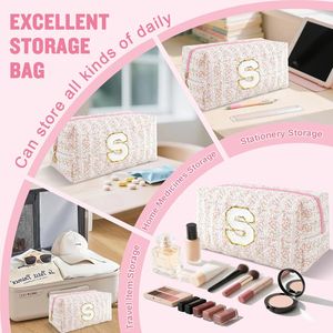 กระเป๋าเครื่องสำอางแบบเย็บลายเฉพาะบุคคล พร้อมลายดอกไม้พองน่ารัก ของขวัญวันคริสต์มาส วันเกิด สำหรับผู้หญิง สาวๆ กระเป๋าเครื่องสำอางปักอักษรย่อ - Product Image 3