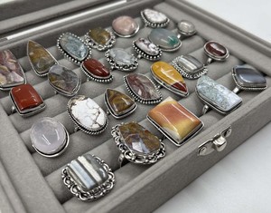 Anillos de latón con gemas variadas, hechos a mano, con engaste de bisel plateado, lote a granel, para uso diario - Product Image 6