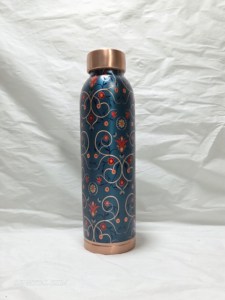 Bouteille d'eau en cuivre de qualité supérieure 1000 ml avec un élégant motif floral bleu et un bouchon anti-fuite - Récipient ayurvédique de 1 litre - Product Image 6