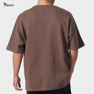 เสื้อยืดผู้ชายแบบสั่งตัดทรงหลวม 220 GSM ผ้าเจอร์ซีย์คอตตอน 100% คุณภาพพรีเมียม ทนทาน แห้งเร็ว ระบายอากาศดี ไม่เป็นขุย สวมใส่สบาย - Product Image 2