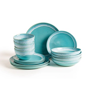 Assiette à dîner en céramique turquoise avec glaçure givrée, finition dégradée rayonnante, bord arrondi lisse, choix durable pour des tables élégantes - Product Image 6