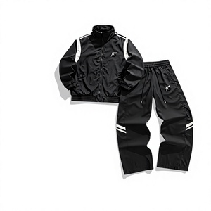 Conjunto Deportivo Unisex Negro Cortavientos con Capucha y Pantalones Cortos, Manga Larga con Cremallera, Ligero, de Poliéster, para Verano, Estilo Urbano Sencillo para Adultos - Product Image 1
