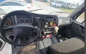 Tracteur diesel 6x4, poids lourd, tête de camion semi-remorque pour le transport de marchandises commerciales et la logistique routière - Product Image 3