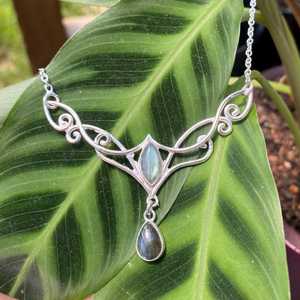 Pendentif Goutte d'Eau Double Labradorite Angélique en Argent Sterling 925, Bijoux Faits Main Féeriques Whimsigoth, Vente en Gros, Cadeau - Product Image 1