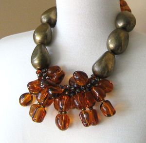 Collier en résine fait main pour femme, pendentif en résine époxy, bijou élégant en résine, collier avec pendentif floral en résine - Product Image 3