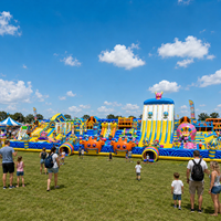 Parc d'attractions gonflable commercial personnalisé, parc de jeux géant en plein air, parcours d'obstacles, location pour événements, divertissement familial, matériau PVC