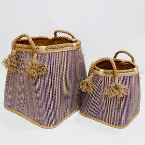 Panier en jacinthe d'eau tissé à la main de haute qualité avec poignées en corde, rangement décoratif pour rangement à la maison et boîte-cadeau - Product Image 1