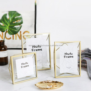 Cadre photo rectangulaire mural en verre transparent avec bordure en laiton, finition dorée brillante, best-seller, décoration murale pour la maison et le bureau - Product Image 2