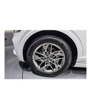 Genesis GV70 2.5T AWD Essence SUV 2024, 16 837 km, Norme d'émission Euro V, Sièges en cuir, Boîte automatique, Caméra de recul, Conduite à gauche - Product Image 5