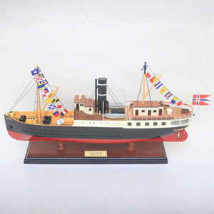 OSTER CON BANDERA DESECHABLE - Maqueta de madera pintada a mano inspirada en el transatlántico noruego - Product Image 1