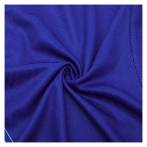 T-shirt léger en polyester et élasthanne pour homme, nouveau design, idéal pour le golf et le polo, avec tissu respirant, imprimé, uni et extensible - Product Image 6