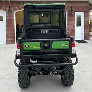Achetez un véhicule industriel John Deere Gator XUV 835R 4X4 haute capacité, livraison rapide, qualité supérieure garantie - Product Image 1