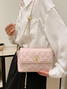 Sac de shopping à bandoulière pour femme, de luxe, de marque célèbre avec logo C, en PU, avec fermeture à boule dorée en losange, vente en gros d'usine - Product Image 4