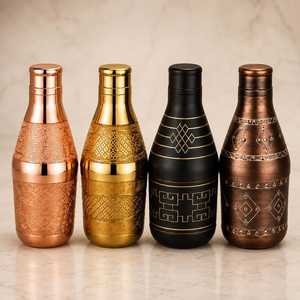 Bouteille d'eau élégante en cuivre avec finition lisse - Product Image 6