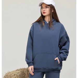 Survêtements personnalisés pour femmes, grammage lourd 500 GSM 350 GSM, en molleton polyester/coton, avec broderie, comprenant un sweat à capuche oversize et un short - Product Image 4