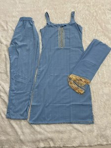 Premium Spider Georgette 3-teiliges besticktes Kurta-Hosen-Set für Damen mit Chiffon-Dupatta - Product Image 4