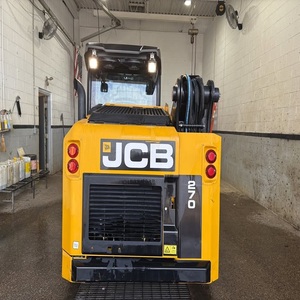 Mini-chargeuse sur pneus JCB pour projets de construction et d'aménagement paysager, moteur Caterpillar, roulement, boîte de vitesses, pompe hydraulique - Product Image 2
