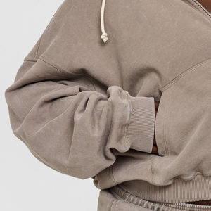 Nouvel ensemble 2 pièces élégant pour femme : sweat à capuche court en molleton bouclette à épaules tombantes, manches courtes, fermeture éclair unie et ourlet brut, avec short à entrejambe bas - Product Image 5