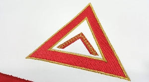 Delantal masónico rojo con bordado a máquina del Capítulo del Maestro Venerable, delantal ceremonial, insignia fraternal - Product Image 4