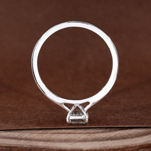 Bague de fiançailles solitaire en diamant de laboratoire taille princesse certifié IGI 0,50 ct, or blanc 10 carats, minimaliste, pour anniversaire de mariage - Product Image 4