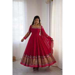 Robe de créateur XL avec broderie multi-fils Séquence de travail - Product Image 5