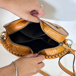 Bolso de Hombro de Cuero Vacuno con Cremallera y Gran Capacidad para Mujer, Bolso de Hombro Individual en Forma de Corazón de Cuero Genuino - Product Image 6