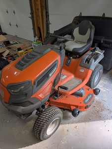 Tracteur tondeuse Husqvarna TS248XD de 48 pouces avec puissant moteur Kawasaki de 23 CV, transmission hydrostatique, tondeuse robuste - Product Image 5