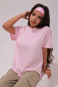 T-shirt décontracté uni à col rond pour femme, coupe ajustée, en coton de haute qualité, fournisseur en gros de vêtements - Product Image 2
