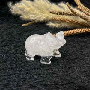 Éléphant en quartz clair sculpté à la main, figurine en cristal naturel, énergie de guérison, décoration Feng Shui, marque Chakralume, origine Rajasthan - Product Image 2