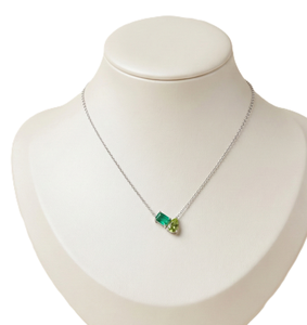 Collar Minimalista con Colgante de Dos Piedras, Esmeralda, Peridoto y Diamante, Oro Sólido de 10K o 14K, Elegante Joyería Fina para Aniversario o Promesa - Product Image 4
