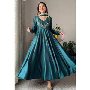 ชุดสูทอนาร์คาลีสีเขียวอมเขียวและชุดเสื้อผ้ามุสลิมแบบดั้งเดิมมีรายละเอียดที่ซับซ้อน - Product Image 4