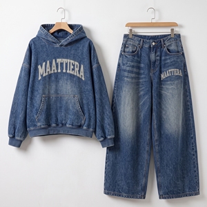 Ensemble survêtement en jean bleu délavé pour femme, coupe oversize, avec jean large et pantalon de jogging, style streetwear, fournisseur en gros OEM ODM personnalisé - Product Image 5