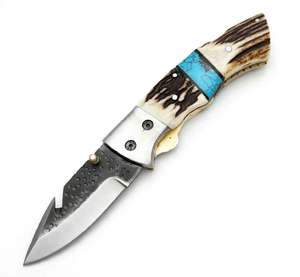 Couteau utilitaire compact à ouverture manuelle avec manche en corne de cerf et incrustation turquoise sur le dos - Product Image 6
