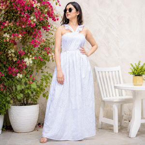 Vestido Maxi Bohobi Premium Blanco con Puntos, Sin Mangas, Bordado, con Cuello Halter Cruzado, Volantes, Corte en A, Holgado, Estilo Boho, Casual de Verano - Product Image 1