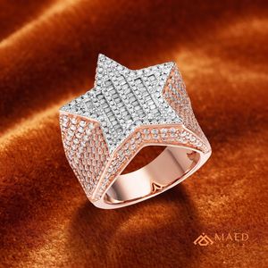 Anillo de Moissanita en Oro Rosa con Estrella y Pavé de Baguettes, Anillo de Declaración para Mujer, Joyería Fina, Regalo de Aniversario, Elegante y Brillante para Uso Diario - Product Image 3